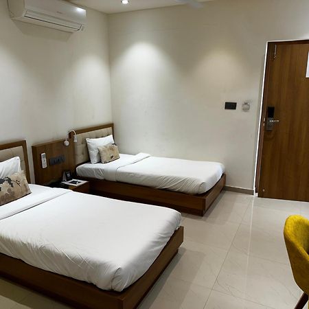 Siara Styles Amba Suites, Gandhinagar Extérieur photo