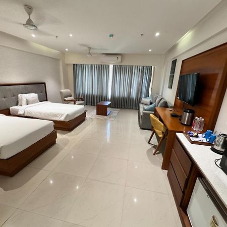 Siara Styles Amba Suites, Gandhinagar Extérieur photo