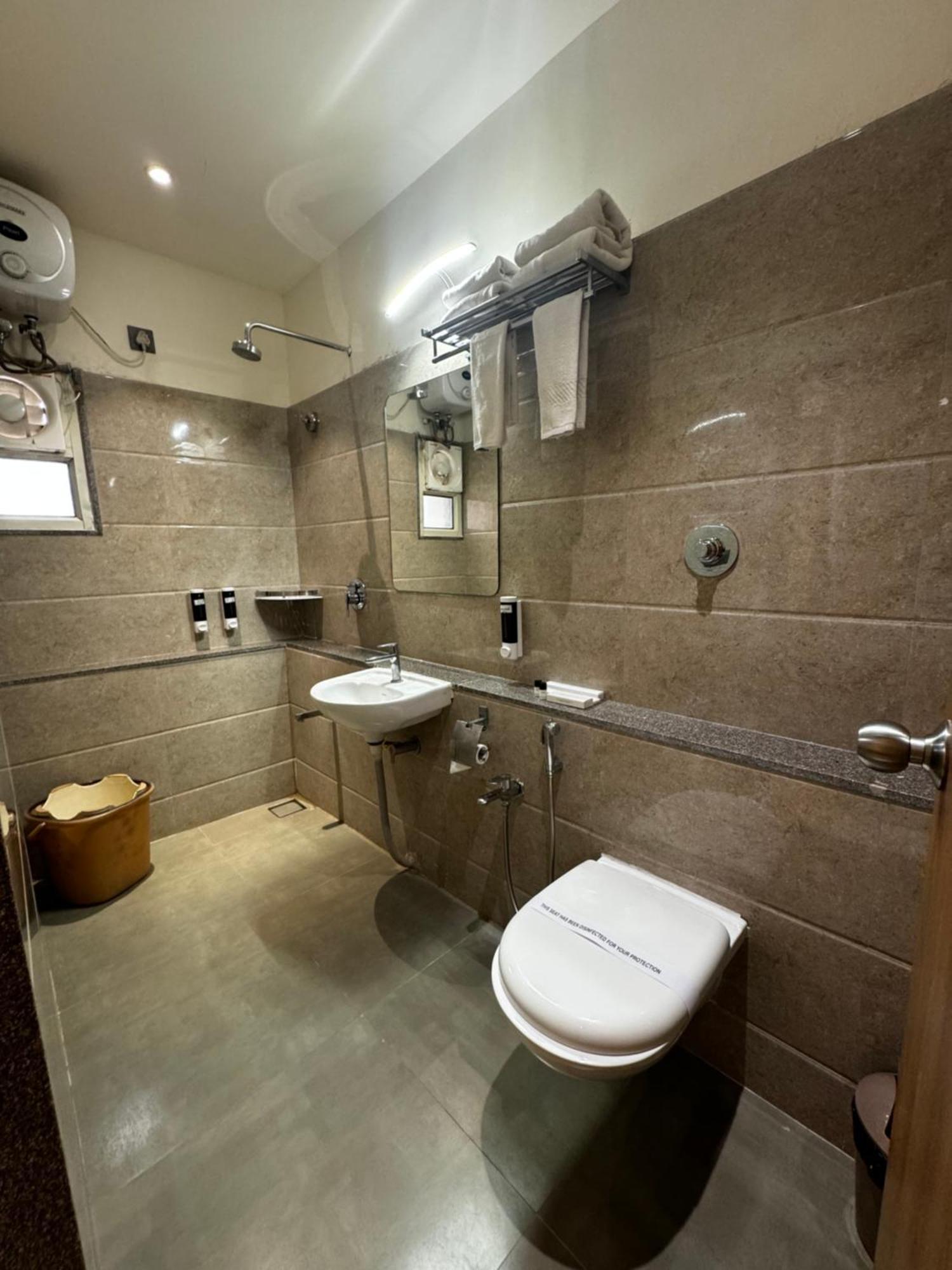 Siara Styles Amba Suites, Gandhinagar Extérieur photo