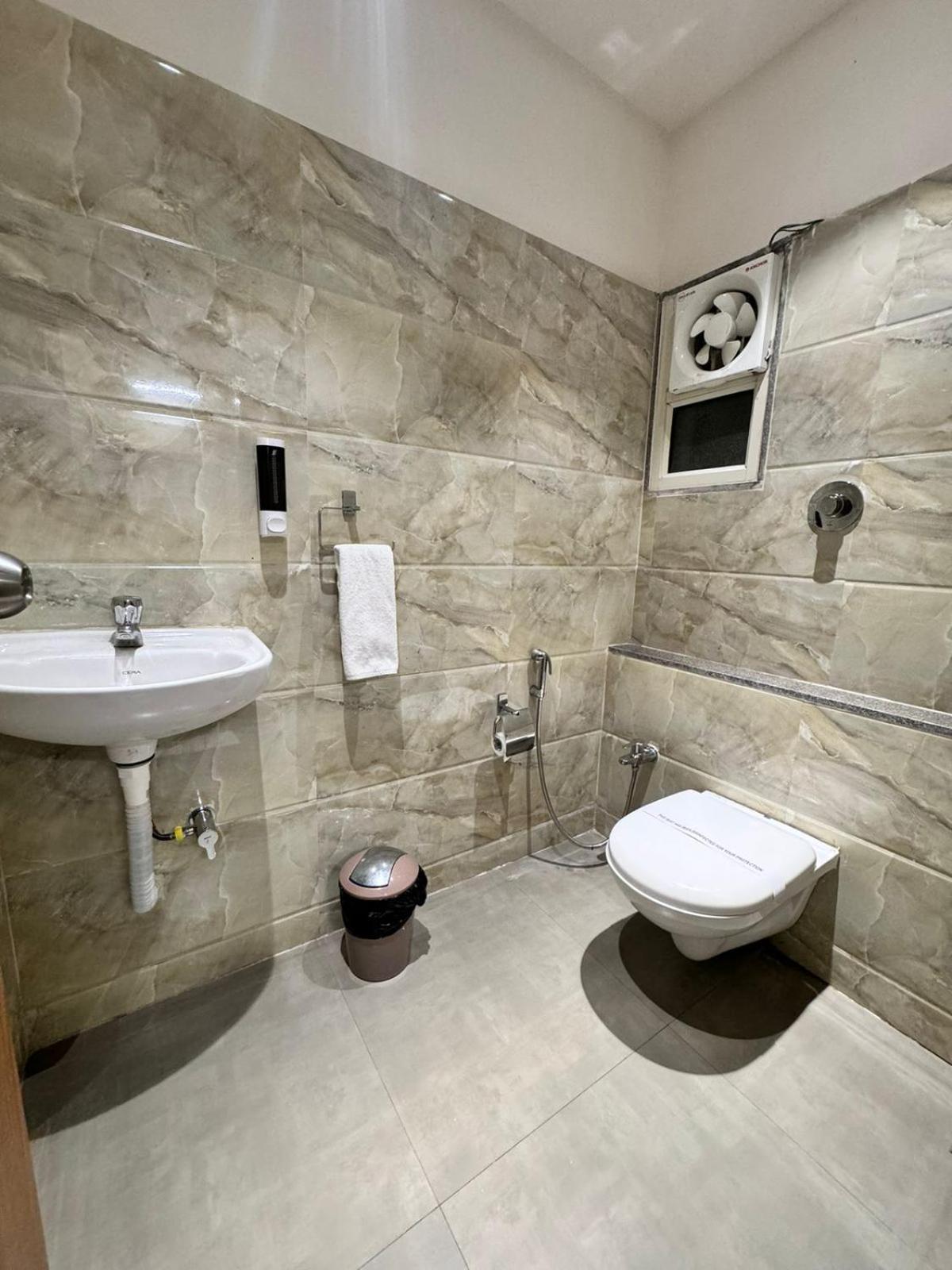 Siara Styles Amba Suites, Gandhinagar Extérieur photo
