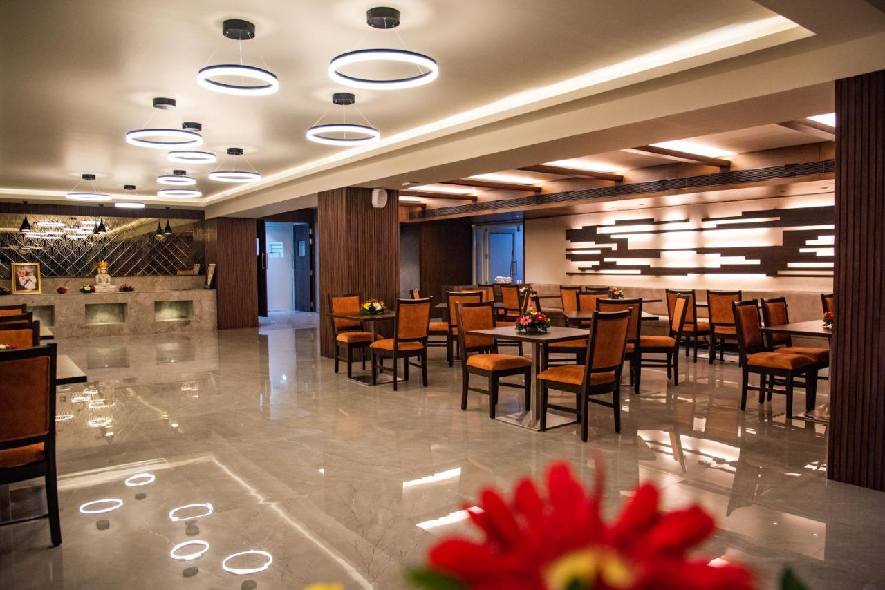Siara Styles Amba Suites, Gandhinagar Extérieur photo